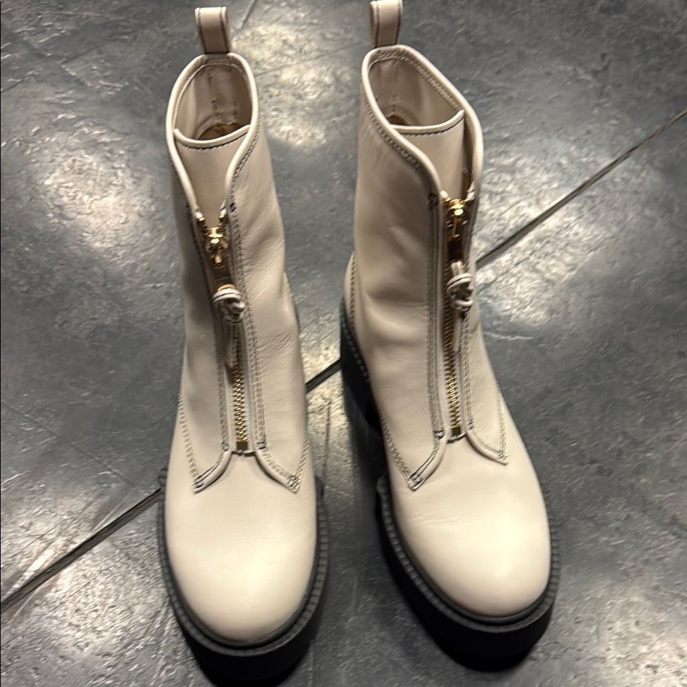 Coach Cream Liza Combat Boots with zip Up Design Size 7.5